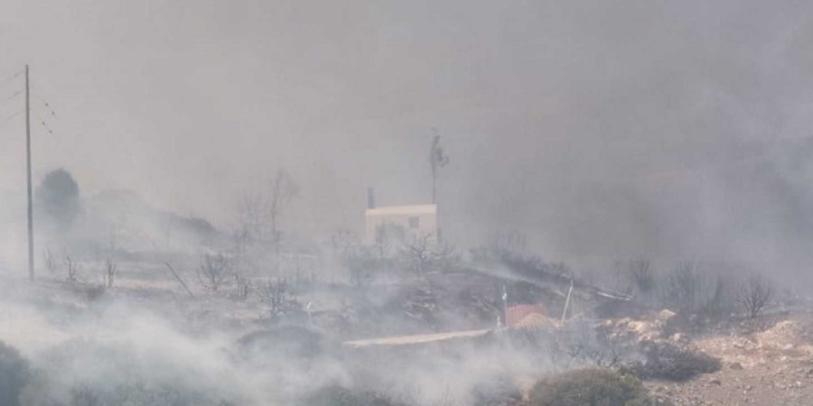 Φωτιά στην Πάρο: Οι φλόγες έφτασαν κοντά σε σπίτια - ΦΩΤΟΓΡΑΦΙΕΣ - ΒΙΝΤΕΟ